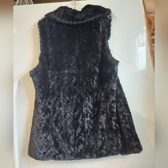 Marc New York Black Faux Fur Vest - Picture 5 of 6